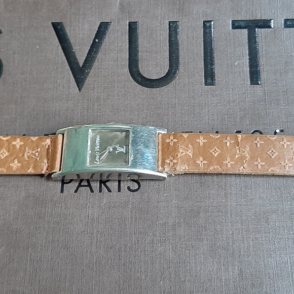 Vintage Louis Vuitton Paris Vintage Leather Wrist Watch 20m - Picture 2 of 9